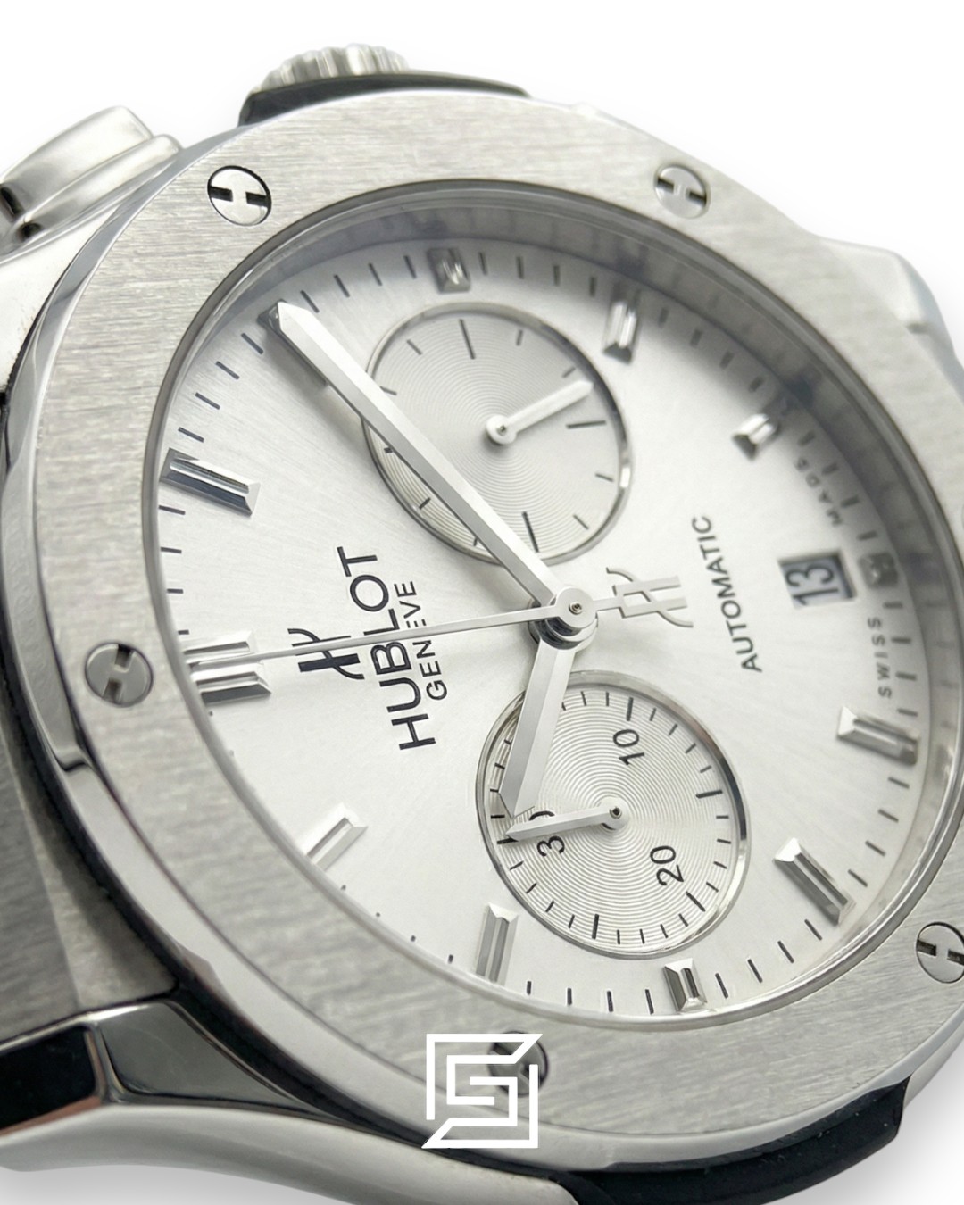 Hublot Classic Fusion White – Silver Case – Japanese Quartz Movement – Rubber Strap - Image 2