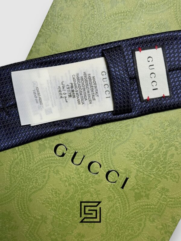 Ties Gucci - Navy Blue Color Engraved With Gucci Bee Signature Line Gucci