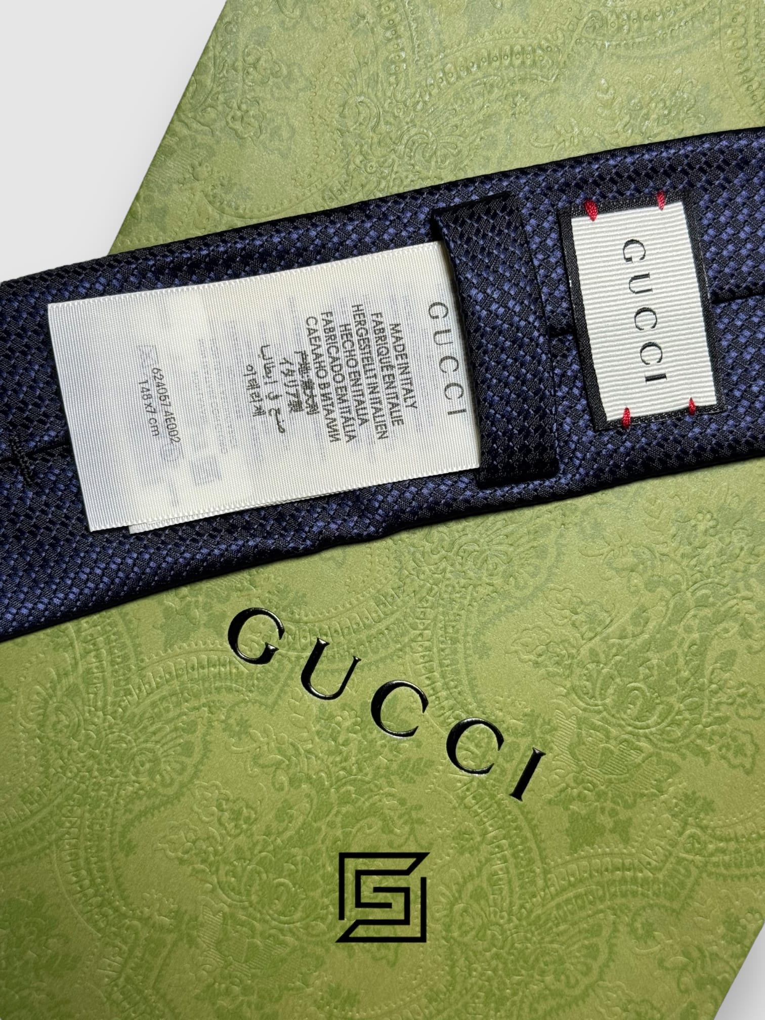 Ties Gucci - Navy Blue Color Engraved With Gucci Bee Signature Line Gucci