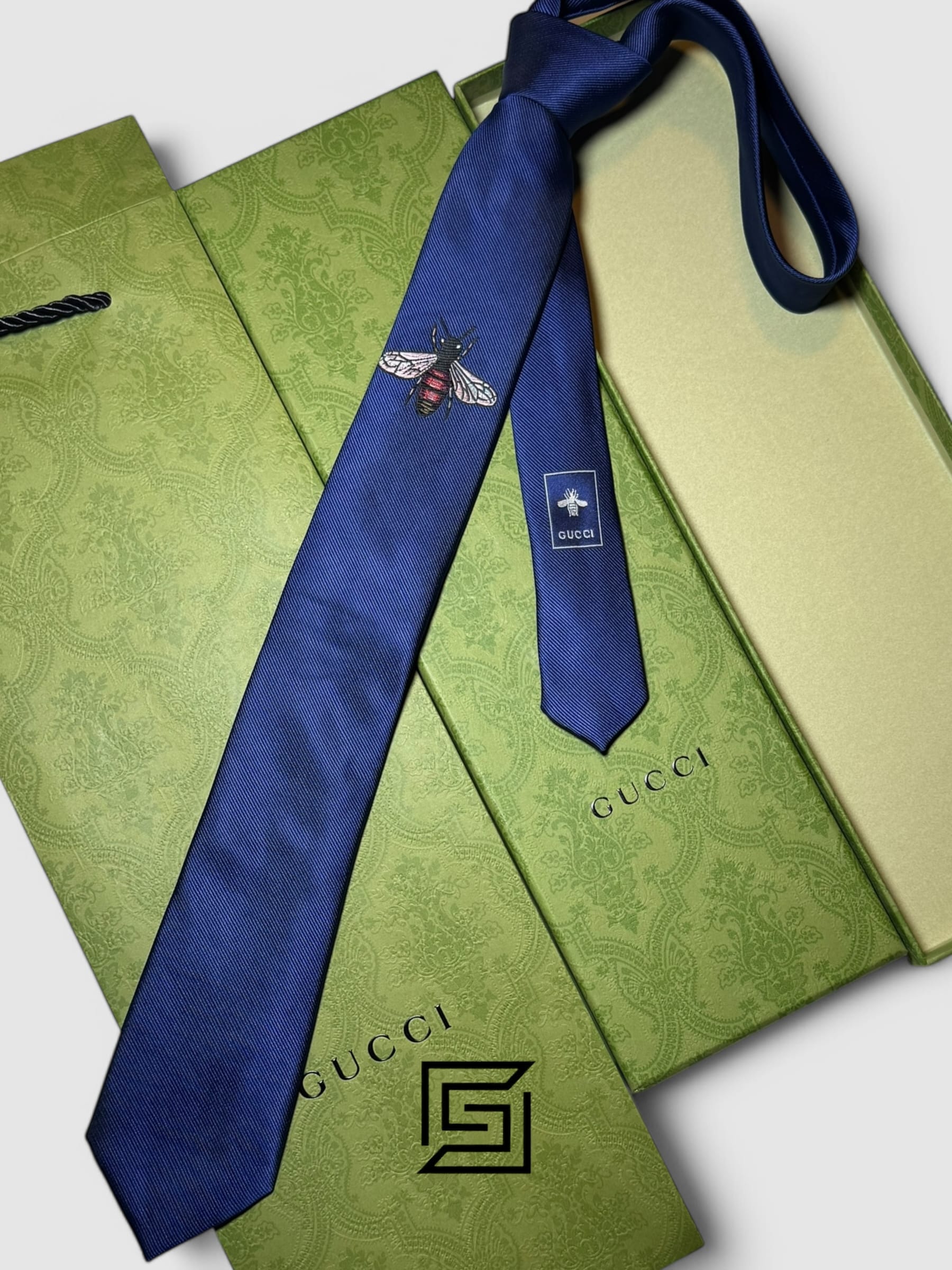Collection Gucci - Navy Blue Color With Big Bee Signature Gucci
