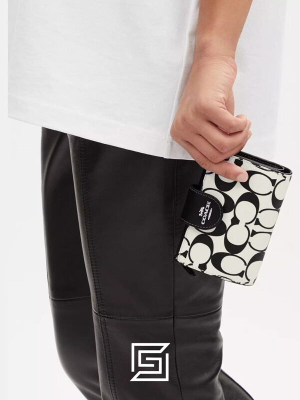 Leather,Wallets,Women Medium Corner Zip Wallet In Signature Canvas Style No. CP420 Coach