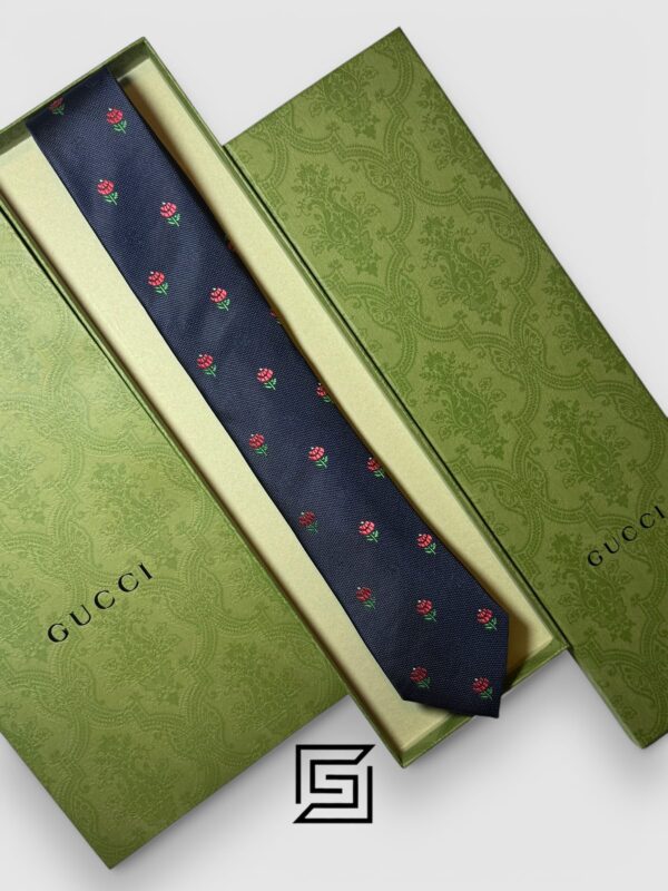 Ties Gucci - Navy Blue Color With Red Flowers Pattern Gucci