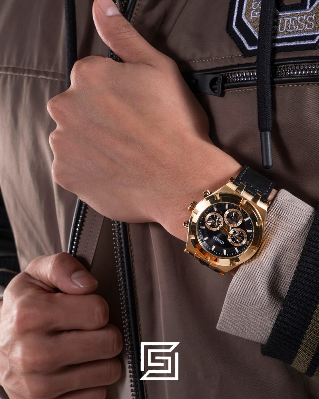 ⁦GUESS MEN GOLD TONE Analog  RUBERR BLACK BAND Watch GW0262G2⁩ - الصورة ⁦5⁩