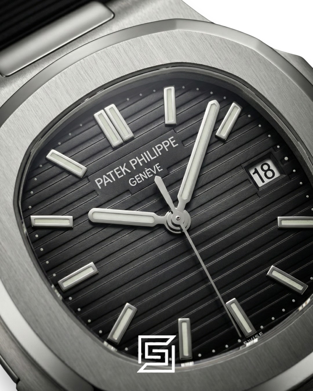 ⁦Patek Philippe Nautilus – Black Dial – Black Rubber Strap – Japanese Automatic⁩ - الصورة ⁦2⁩