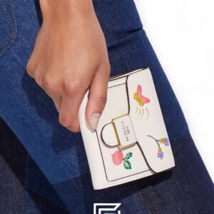 ⁦Coach Pepper Wallet With Dreamy Veggie Print Style No. C8727⁩ - الصورة ⁦3⁩
