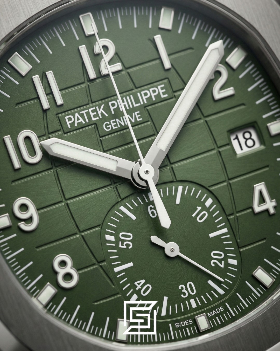 Patek Philippe Aquanaut Chronograph – Green Dial × Green Rubber Strap – Japanese Automatic White Second Hand - Image 2