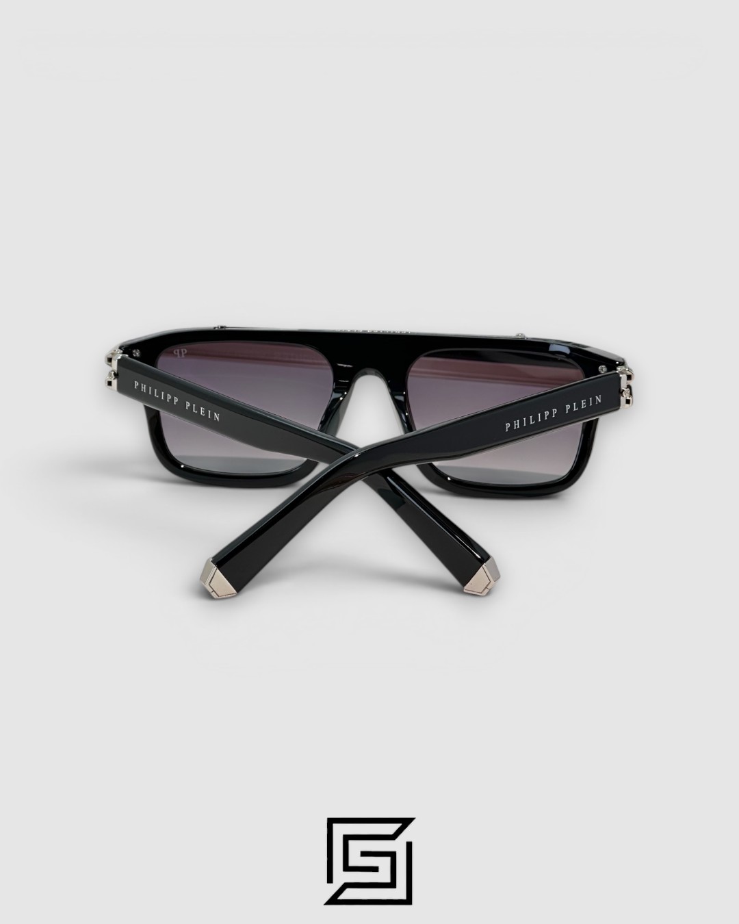 ⁦Philipp Plein LIGHT FIGHTER VPP021 Black Frame Sunglasses with Black Lenses and Silver Details⁩ - الصورة ⁦3⁩