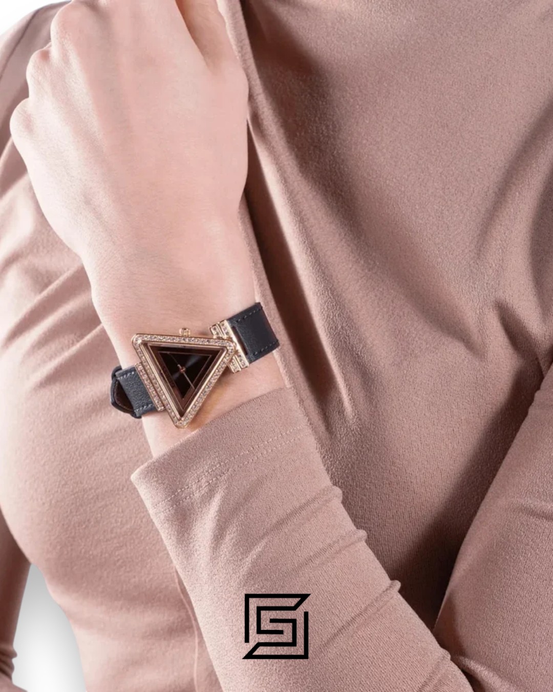 ⁦Guess GW0504L5 Women's Triangle Black Dial Gold-Tone Watch 32mm⁩ - الصورة ⁦7⁩