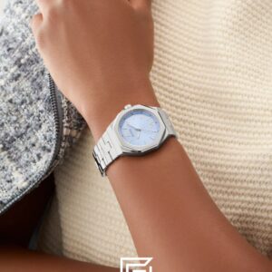 Guess GW0873L1 Women's Silver Stainless Steel Light Blue Dial Watch - Image 7